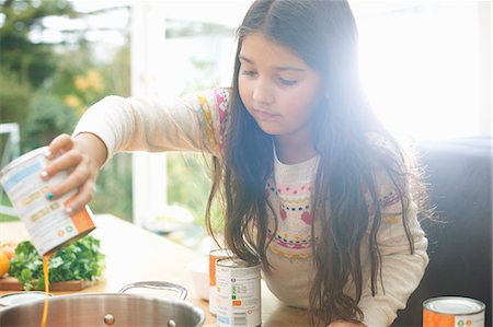 pouring can food tin - Girl pouring tin of tomato soup into saucepan Stock Photo - Premium Royalty-Free, Code: 649-08004237