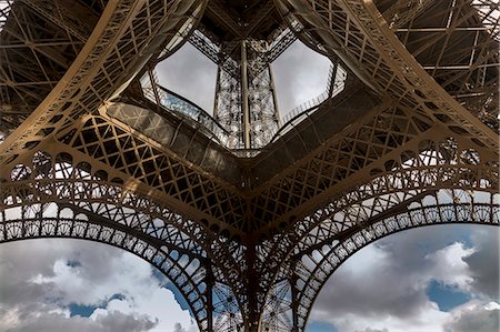 Low angle symmetrical view of Eiffel Tower, Paris, France Stock Photo - Premium Royalty-Free, Code: 649-08004266
