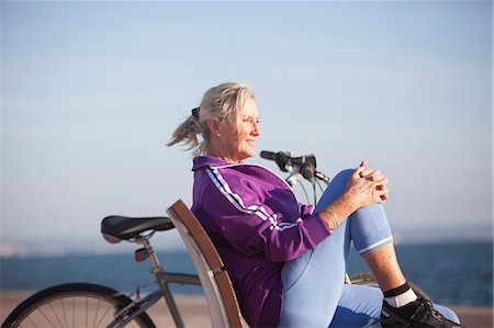 simsearch:649-07760822,k - Senior woman enjoying ocean view on bench Stock Photo - Premium Royalty-Free, Code: 649-08060113