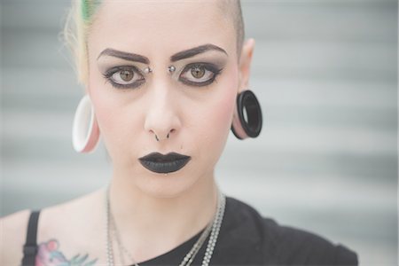 simsearch:649-07560393,k - Portrait of young female punk with nose and earlobe piercings Photographie de stock - Premium Libres de Droits, Code: 649-08060321