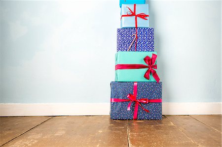 simsearch:649-08085108,k - Stack of five wrapped christmas gifts on wooden floor Stock Photo - Premium Royalty-Free, Code: 649-08085109
