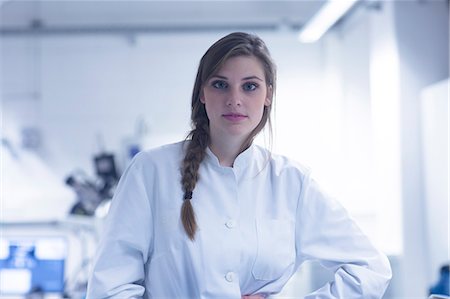 simsearch:649-08085222,k - Portrait of young female scientist in lab Stock Photo - Premium Royalty-Free, Code: 649-08085217