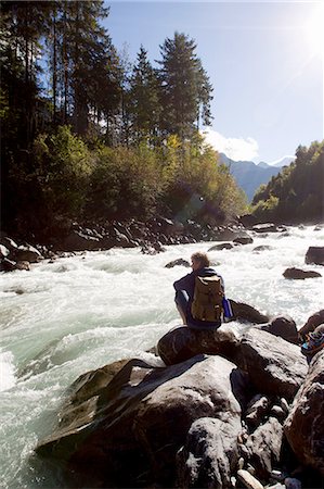 simsearch:649-08085723,k - Rear view of male hiker sitting on river rocks, Grindelwald, Switzerland Foto de stock - Sin royalties Premium, Código: 649-08085709