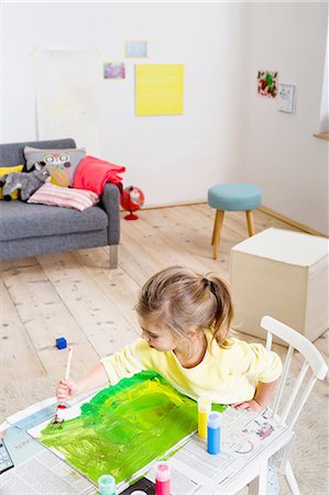 simsearch:649-07280729,k - Girl painting on paper at home Stock Photo - Premium Royalty-Free, Code: 649-08118157