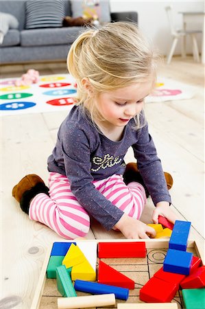 Girl playing with building blocks at home Stock Photo - Premium Royalty-Free, Code: 649-08118169
