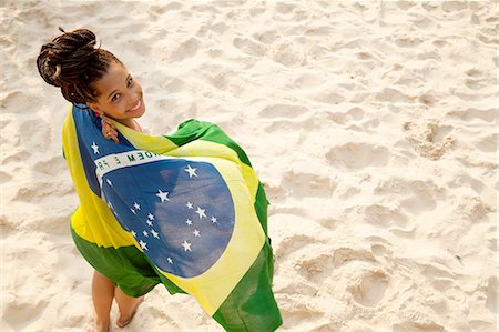 simsearch:649-08117852,k - Overhead portrait of young woman wrapped in Brazilian flag, Ipanema beach, Rio De Janeiro, Brazil Foto de stock - Sin royalties Premium, Código: 649-08118418