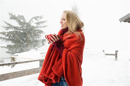 simsearch:649-08924209,k - Young woman in snowy mist wrapped in red blanket drinking coffee Stock Photo - Premium Royalty-Free, Code: 649-08124899
