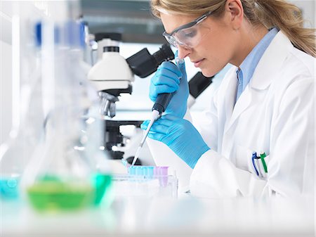 simsearch:649-07279799,k - Female scientist pipetting sample into a vial for analytical testing in a laboratory Stock Photo - Premium Royalty-Free, Code: 649-08125913