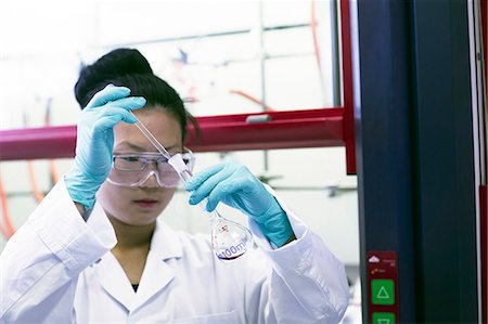 simsearch:649-08085222,k - Female scientist pipetting sample in lab Stock Photo - Premium Royalty-Free, Code: 649-08126028