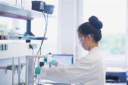 simsearch:649-08085222,k - Young female scientist in lab using scientific equipment Stock Photo - Premium Royalty-Free, Code: 649-08126038