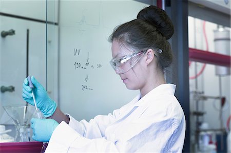 simsearch:649-08085222,k - Female scientist in lab pipetting sample Stock Photo - Premium Royalty-Free, Code: 649-08126030