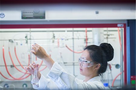simsearch:649-08085222,k - Young female scientist  pipetting sample into volumetric flask in lab Stock Photo - Premium Royalty-Free, Code: 649-08126041