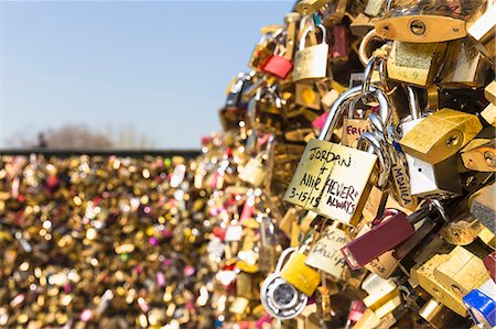Love Locks, Pont Neuf, Quais de L'Horloge, Ile de la Cite, Paris, France Stock Photo - Premium Royalty-Free, Code: 649-08126095