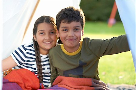 simsearch:649-08180244,k - Girl and brother wrapped in blanket in homemade tent Stock Photo - Premium Royalty-Free, Code: 649-08180228