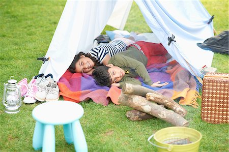 simsearch:649-08180244,k - Brother and sister lying in homemade tent in garden Stock Photo - Premium Royalty-Free, Code: 649-08180235