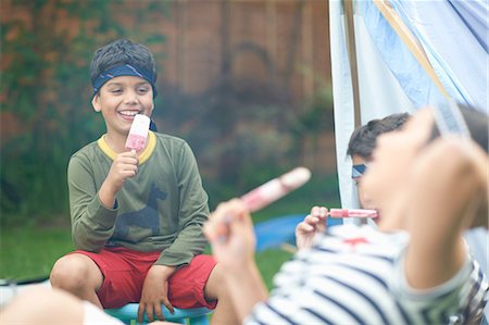 simsearch:649-08180244,k - Girl and two brothers eating ice lollies in garden Stock Photo - Premium Royalty-Free, Code: 649-08180239