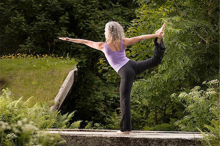 simsearch:614-06168927,k - Mature woman practicing yoga dancer pose in garden Stock Photo - Premium Royalty-Free, Code: 649-08180497