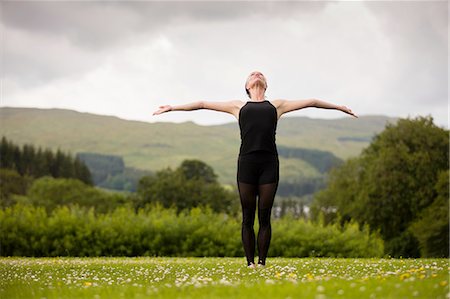 simsearch:614-06168927,k - Mature woman practicing yoga position with arms open in field Stock Photo - Premium Royalty-Free, Code: 649-08180503