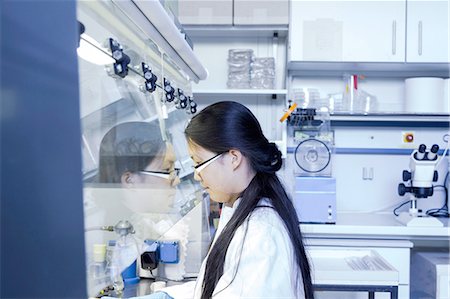 simsearch:649-08085222,k - Female scientist inspecting fume hood in laboratory Stock Photo - Premium Royalty-Free, Code: 649-08180586