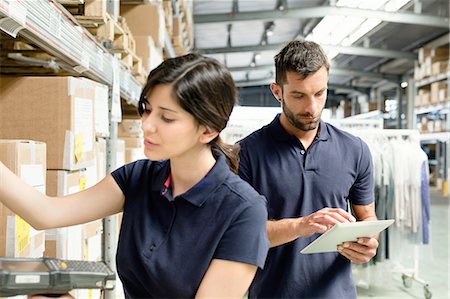 simsearch:649-07239373,k - Warehouse workers using digital tablet to prepare order in distribution warehouse Stock Photo - Premium Royalty-Free, Code: 649-08237944