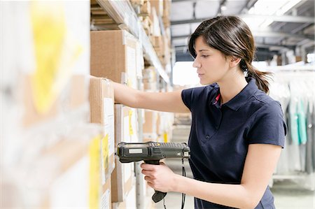 simsearch:649-07239373,k - Female warehouse worker using barcode scanner on box in distribution warehouse Stock Photo - Premium Royalty-Free, Code: 649-08237941