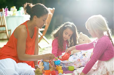 simsearch:649-07804176,k - Mother and two girls playing picnics at garden birthday party Stock Photo - Premium Royalty-Free, Code: 649-08238518