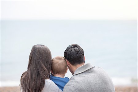simsearch:649-07437107,k - Young family looking at sea view, rear view Stock Photo - Premium Royalty-Free, Code: 649-08232506