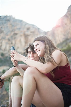 simsearch:649-07804673,k - Young man and teenage sister reading smartphone texts on rocky beach, Javea, Spain Photographie de stock - Premium Libres de Droits, Code: 649-08232689