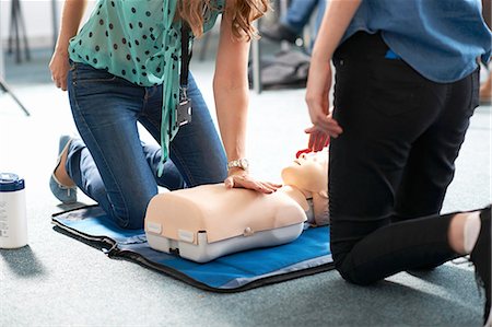 simsearch:400-07411030,k - College student performing CPR on mannequin in class Stock Photo - Premium Royalty-Free, Code: 649-08306525