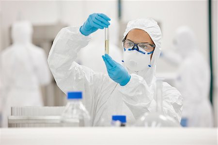 simsearch:6113-07589192,k - Scientists working in laboratory Stock Photo - Premium Royalty-Free, Code: 649-08327564