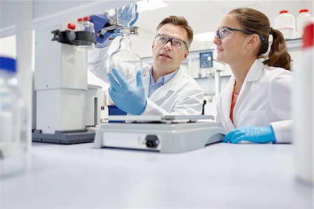 protective glove - Scientists using rotary evaporator in laboratory Stock Photo - Premium Royalty-Free, Code: 649-08327589