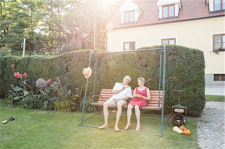 simsearch:649-07760822,k - Senior couple, relaxing on swing seat in garden Stock Photo - Premium Royalty-Free, Code: 649-08380923