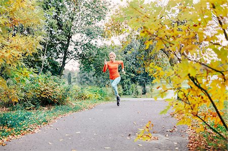 simsearch:628-05817723,k - Young female runner running along park path Stock Photo - Premium Royalty-Free, Code: 649-08422884