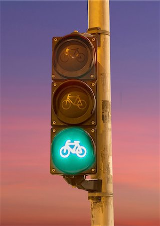 Traffic light for bicycles, green signal Stock Photo - Premium Royalty-Free, Code: 649-08423136