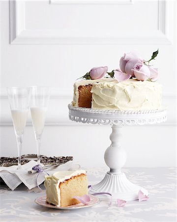 White chocolate mud cake on traditional tea table Foto de stock - Sin royalties Premium, Código: 649-08548197