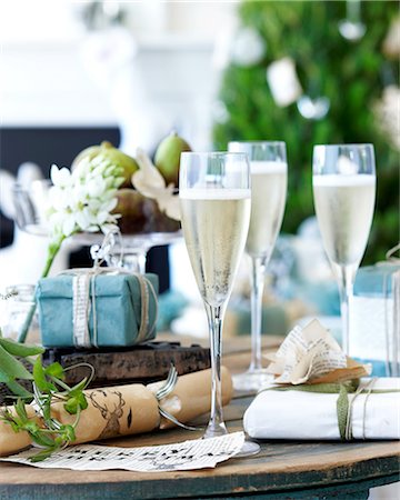 Close up of table of champagne with xmas crackers and gifts Stock Photo - Premium Royalty-Free, Code: 649-08548206