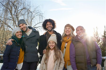 Multi generational family wearing coats and knit hats looking at family smiling Photographie de stock - Premium Libres de Droits, Code: 649-08548979