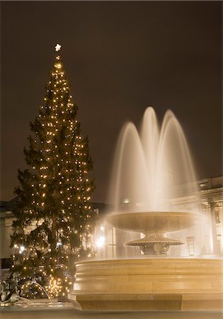 simsearch:614-06719755,k - Trafalgar Square at Christmas Stock Photo - Premium Royalty-Free, Code: 649-08560288