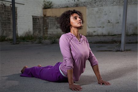 simsearch:649-06164469,k - Young woman doing yoga Foto de stock - Sin royalties Premium, Código: 649-08560585