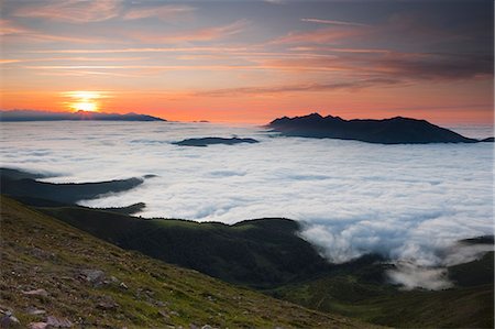 simsearch:400-04636750,k - Aerial view of fog over rural landscape Stock Photo - Premium Royalty-Free, Code: 649-08560797