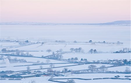 simsearch:614-06718312,k - Aerial view of snowy rural landscape Photographie de stock - Premium Libres de Droits, Code: 649-08632372