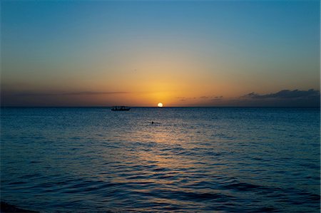 simsearch:614-05955565,k - Sunset at Seven Mile Beach, Negril, Jamaica Photographie de stock - Premium Libres de Droits, Code: 649-08632594