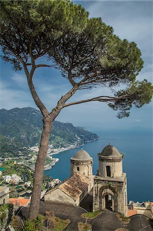 simsearch:649-07063397,k - Annunziata Church of Ravello, view from Villa Rufolo, looking over Atrani and the Amalfi Coast, Campania, Italy Foto de stock - Sin royalties Premium, Código: 649-08632750