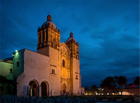 Exterior of Iglesia de Santo Domingo, Oaxaca, Mexico Stock Photo - Premium Royalty-Free, Code: 649-08633082