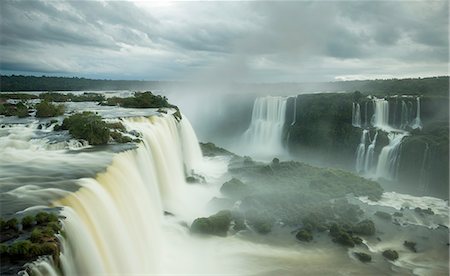 simsearch:614-07487145,k - View of Iguazu falls, Parana, Brazil Photographie de stock - Premium Libres de Droits, Code: 649-08633127
