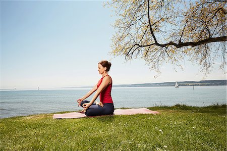 simsearch:649-08900720,k - Side view of woman meditating Stock Photo - Premium Royalty-Free, Code: 649-08660697