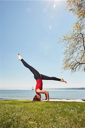 simsearch:649-08900720,k - Side view of woman doing headstand, legs apart Stock Photo - Premium Royalty-Free, Code: 649-08660699