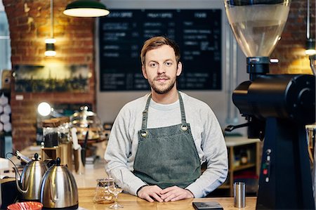 food specialist - Portrait of young male barista at coffee shop kitchen counter Photographie de stock - Premium Libres de Droits, Code: 649-08661615
