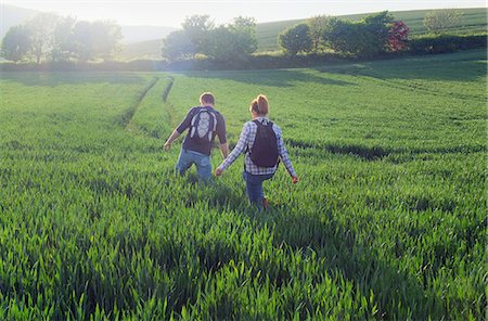 simsearch:649-08086253,k - Rear view of couple hiking in field Stock Photo - Premium Royalty-Free, Code: 649-08662019