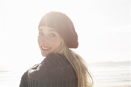 simsearch:649-07279678,k - Young woman in beret enjoying sunny day Stock Photo - Premium Royalty-Free, Code: 649-08702970